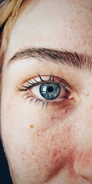 Moitié visage femme