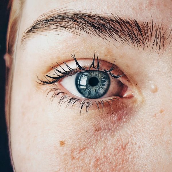 Moitié visage femme